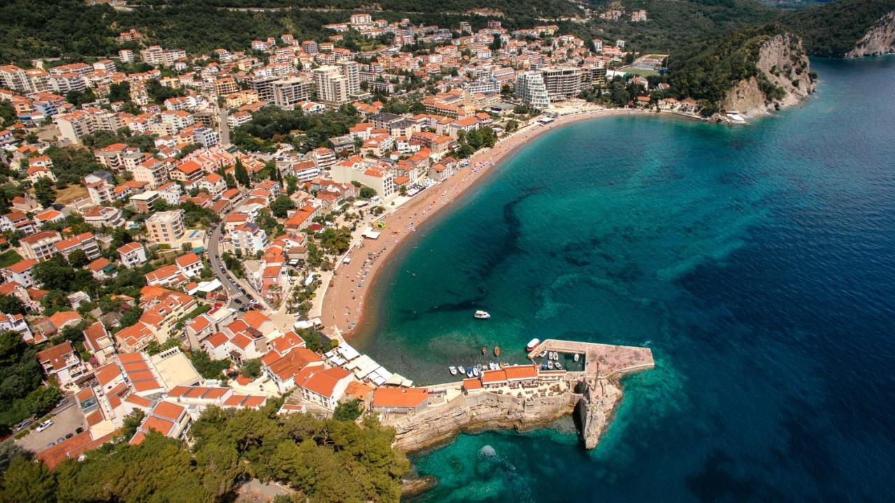 Apartments Viktorija Petrovac Екстер'єр фото