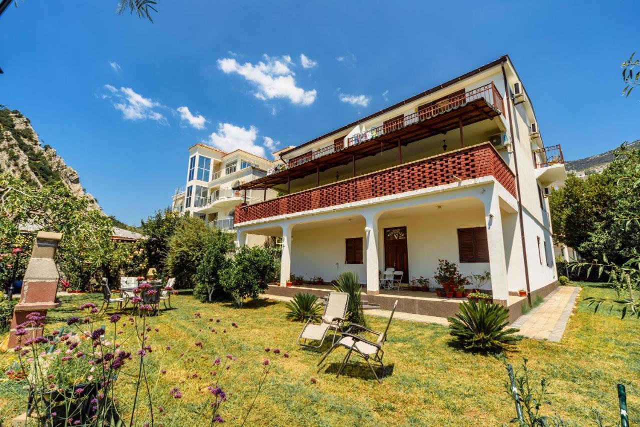 Apartments Viktorija Petrovac Екстер'єр фото