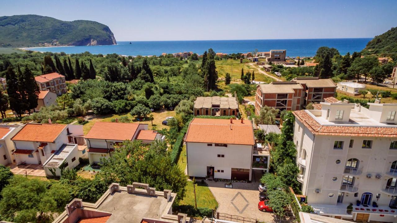 Apartments Viktorija Petrovac Екстер'єр фото