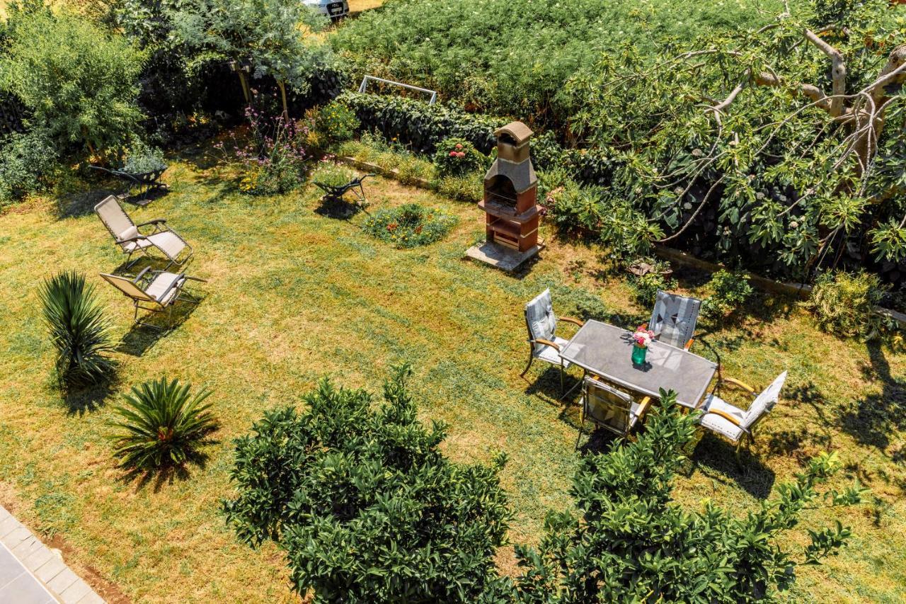 Apartments Viktorija Petrovac Екстер'єр фото