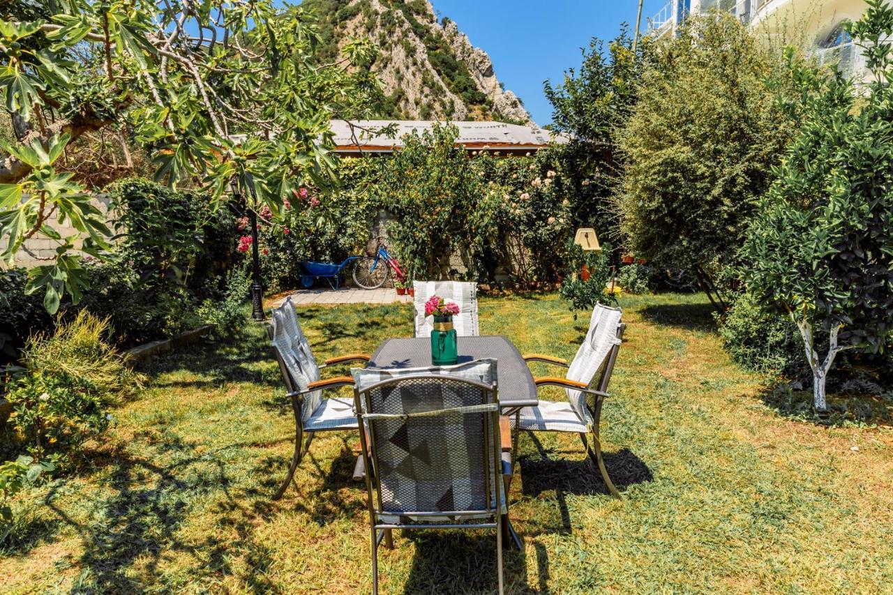 Apartments Viktorija Petrovac Екстер'єр фото