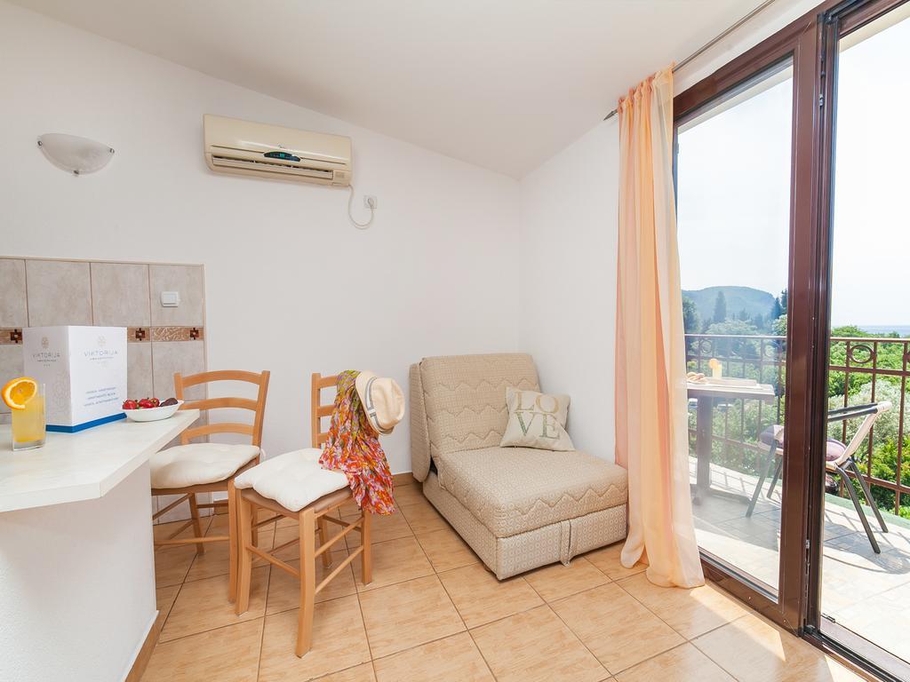 Apartments Viktorija Petrovac Екстер'єр фото