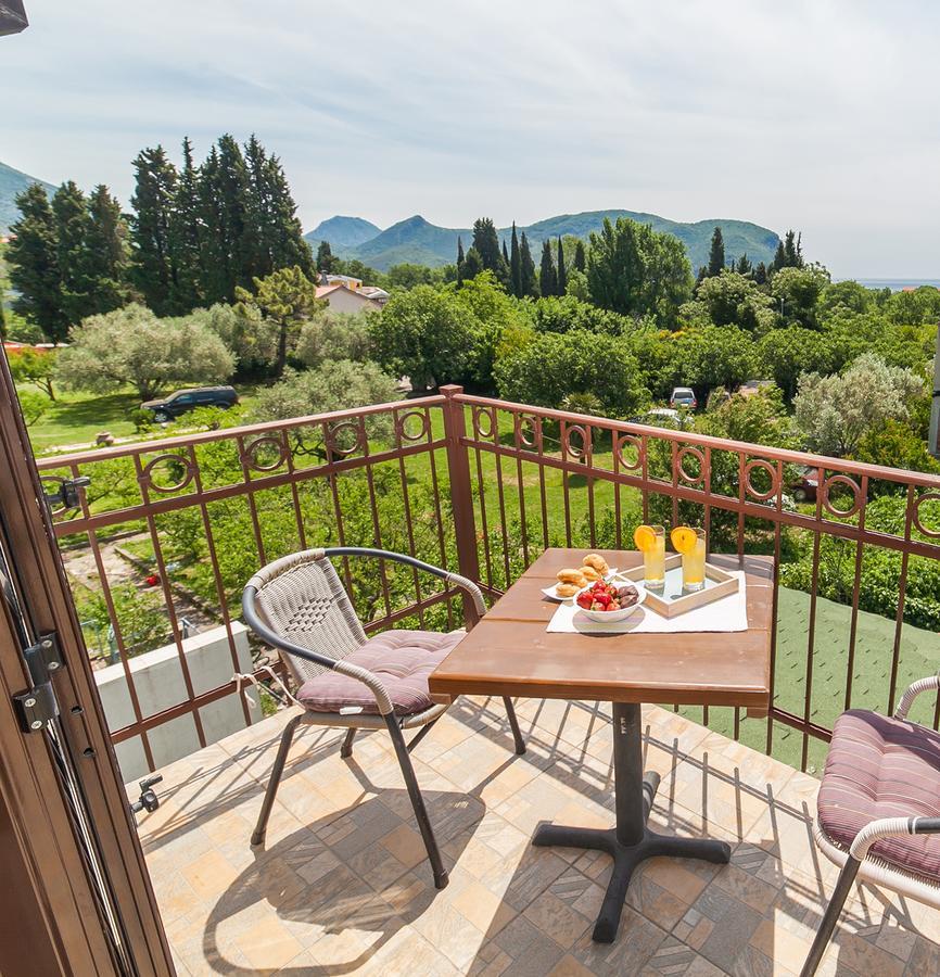 Apartments Viktorija Petrovac Екстер'єр фото