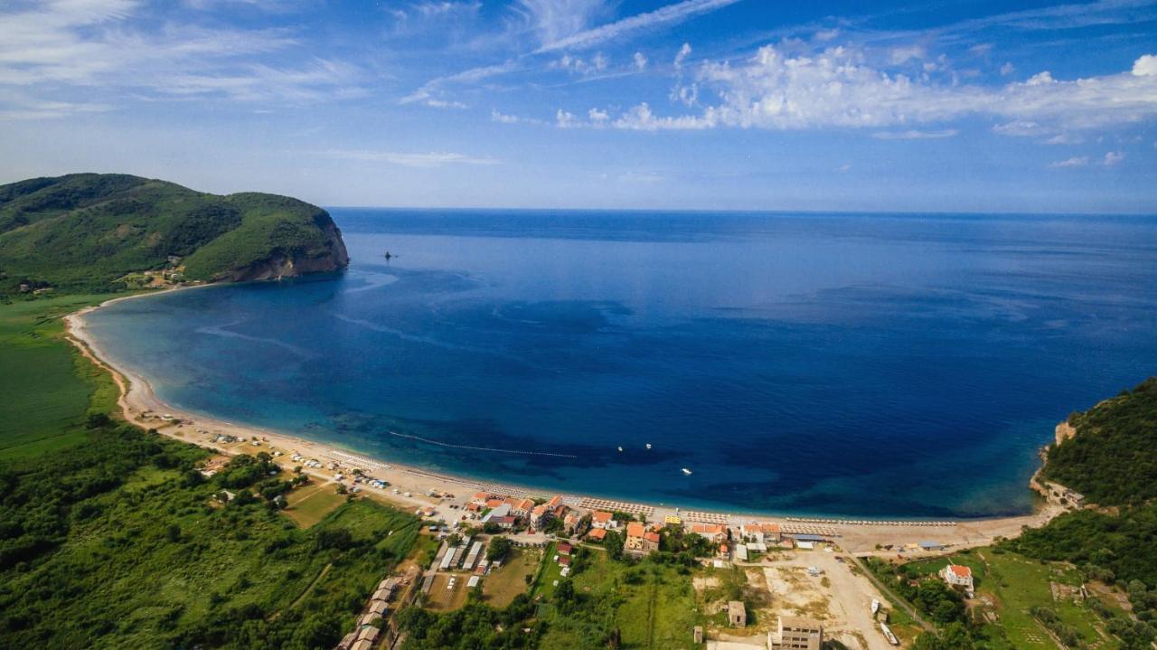 Apartments Viktorija Petrovac Екстер'єр фото