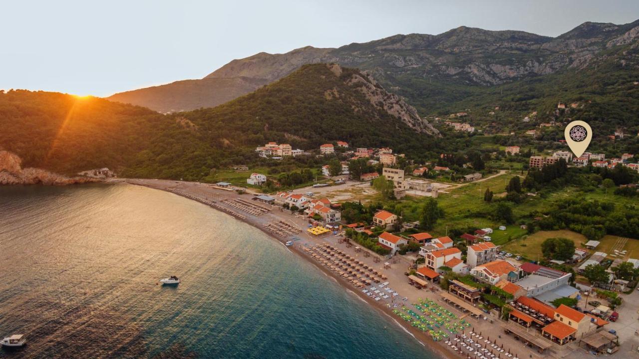 Apartments Viktorija Petrovac Екстер'єр фото